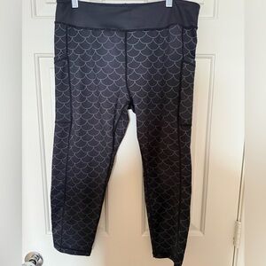 Constantly Varied Gear Black Scallop-Print Leggings